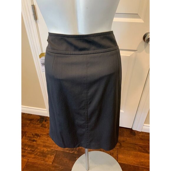 Armani Collezioni Gray Wool A-Line Skirt w/ Ruffle Front, Size 6 (US) 42 (IT) - Picture 6 of 7